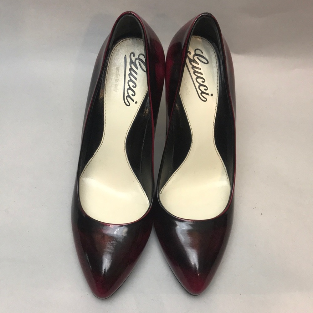 Gucci red and black leather pumps